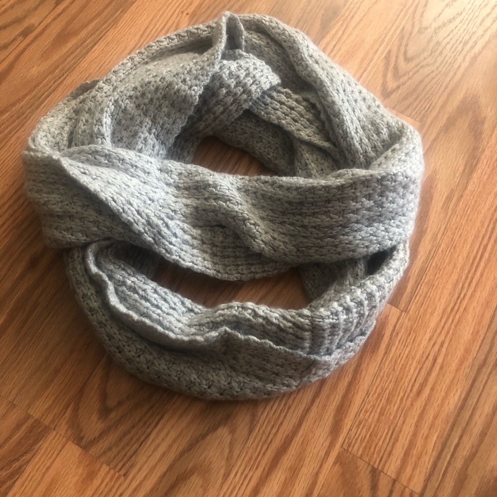 Knit infinity scarf. New